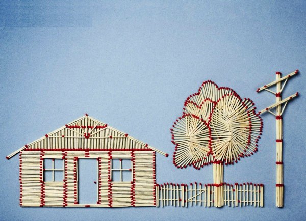 Домик из спичек на картоне