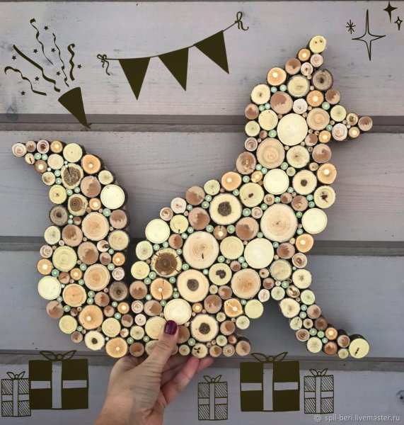 Деревянные украшения на стену