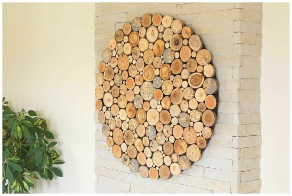 Декор стены из спилов дерева