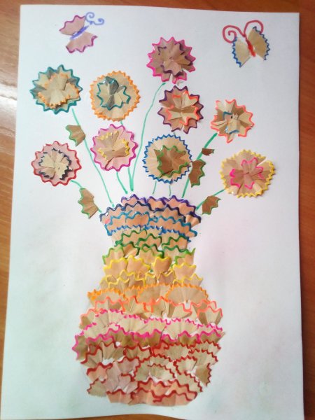 Цветок из стружки карандаша