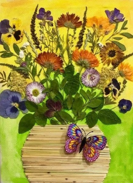 Аппликация из засушенных цветов