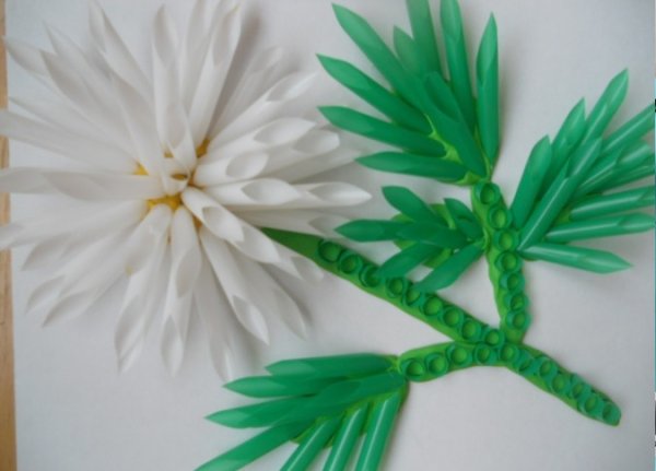 Аппликация из коктейльных трубочек