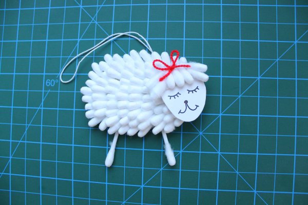 Поделка барашек из ватных палочек