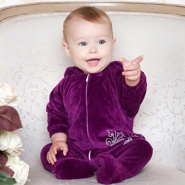 Велюровый костюм для малышей