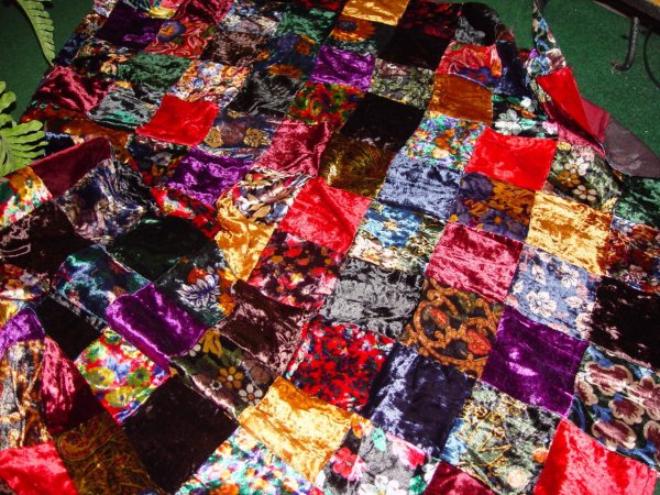 Плед из кусочков ткани