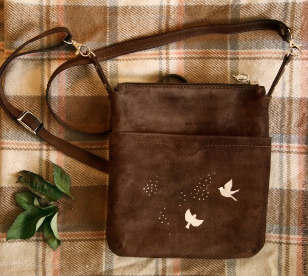 Маленькая коричневая сумочка