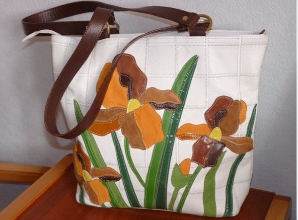 Сумочка из кусочков кожи