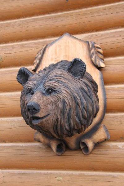 Голова медведя из дерева