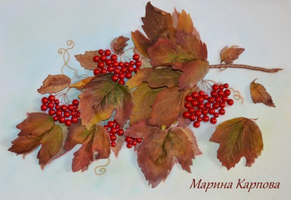 Панно из рябины и листьев