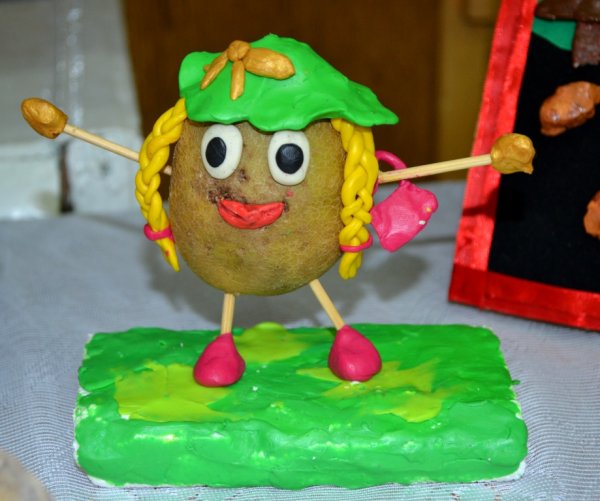 Поделка из картошки и пластилина