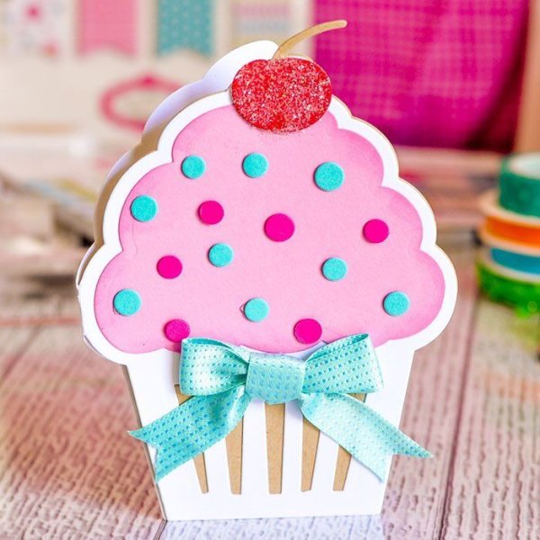 Открытка в виде кекса