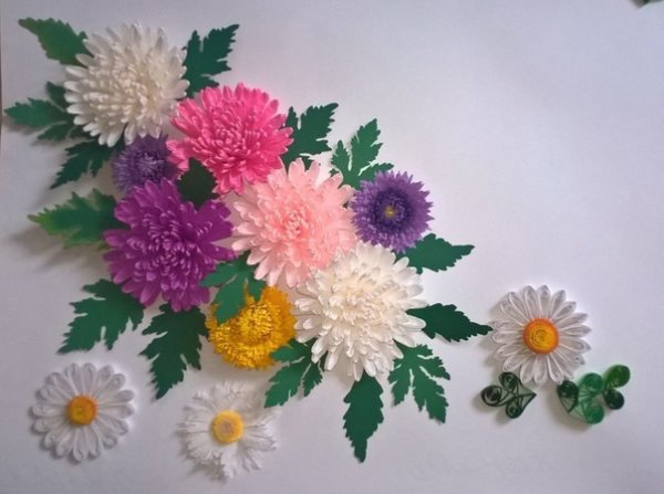 Большие хризантемы из гофрированной бумаги