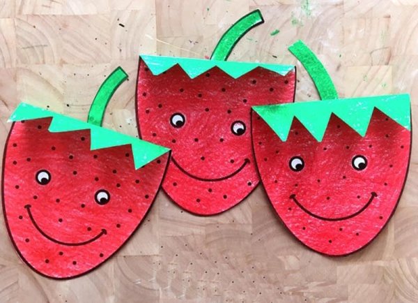 Поделка объемная клубника