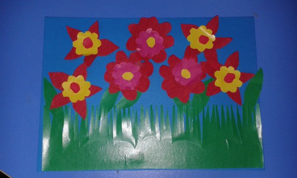 Аппликация цветы на клумбе