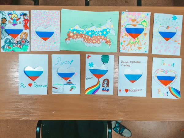 Поделка к Дню Конституции для детей