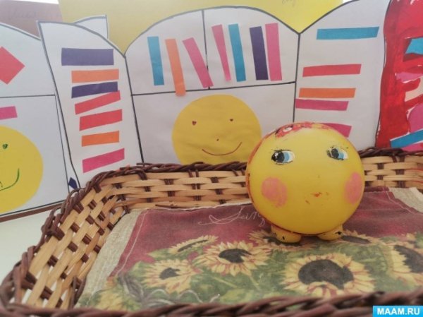 Колобок на окошке аппликация с элементами рисования