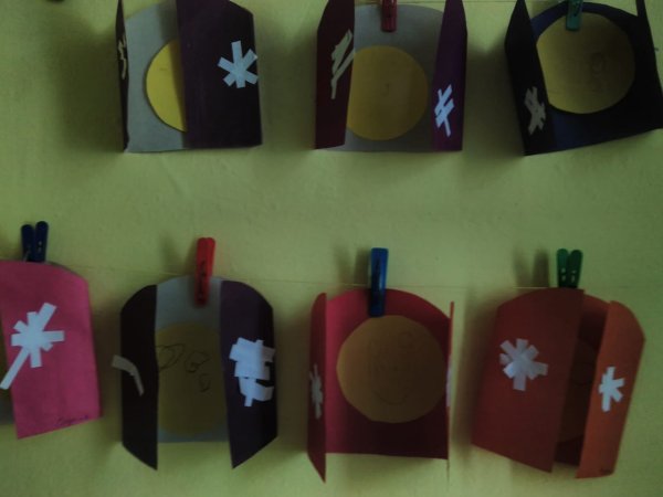 Аппликация Колобок на окошке во второй младшей