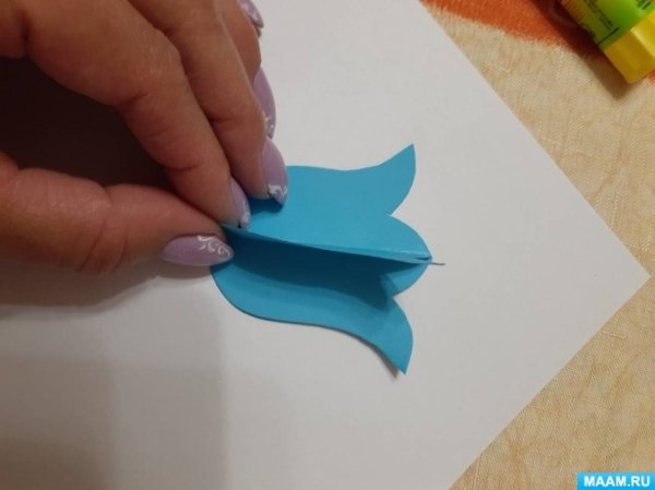 Колокольчик из цветной бумаги