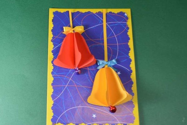 Колокольчик из цветной бумаги