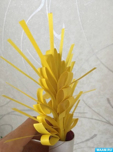 Колос из цветной бумаги