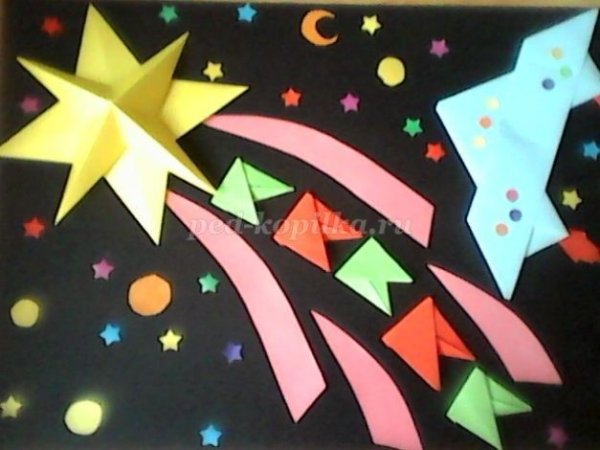 Комета из цветной бумаги