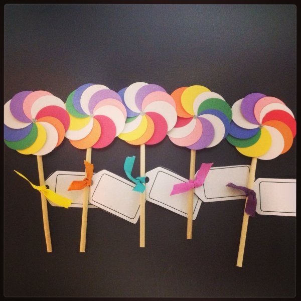 Леденец на палочке из бумаги