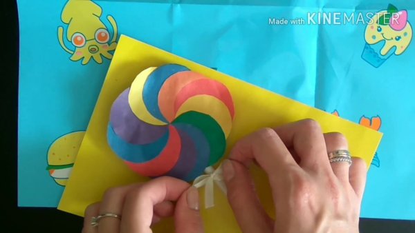 Леденец из цветной бумаги