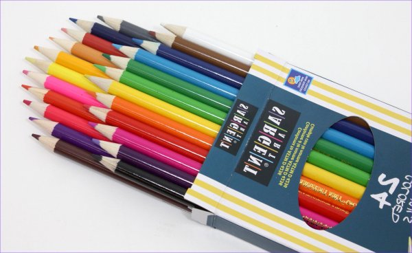 Цветные карандаши в коробке