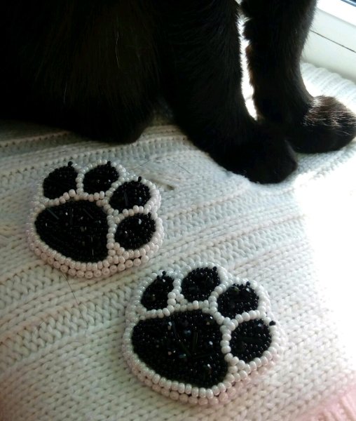 Вязаные кошачьи лапки