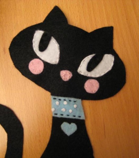 Черный котик из фетра