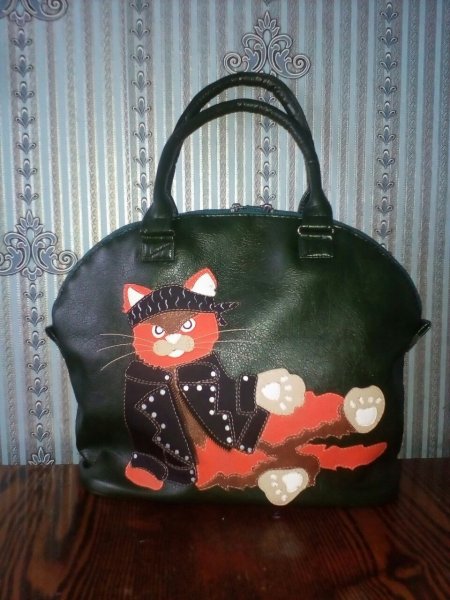 Кожаная сумка с аппликацией кошки