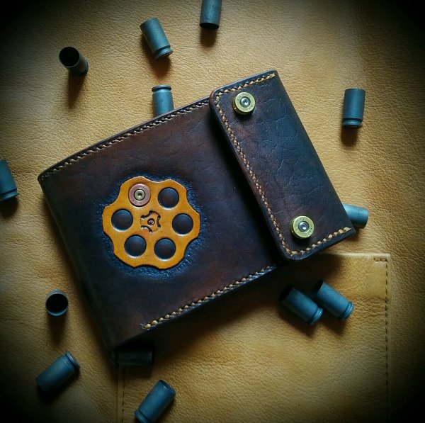 Кошелек с аппликацией из кожи