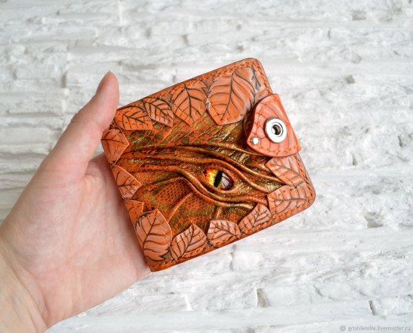 Кожаный кошелек с аппликацией