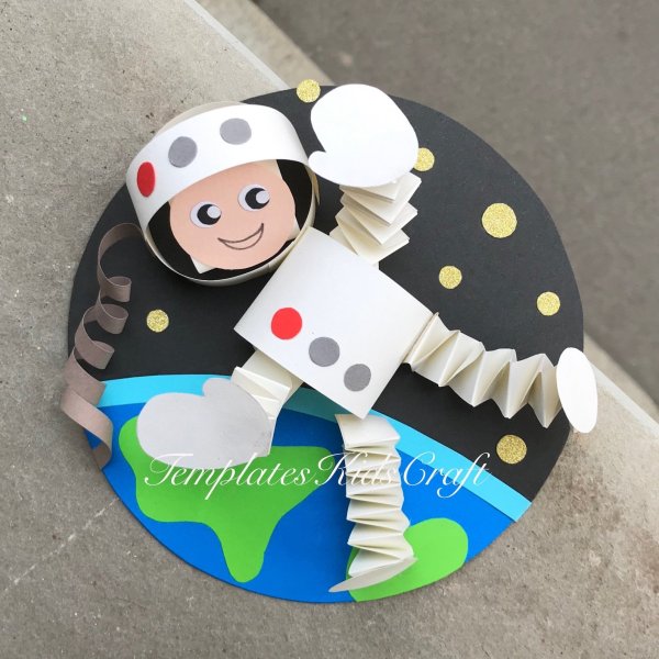 Космонавт аппликация для детей