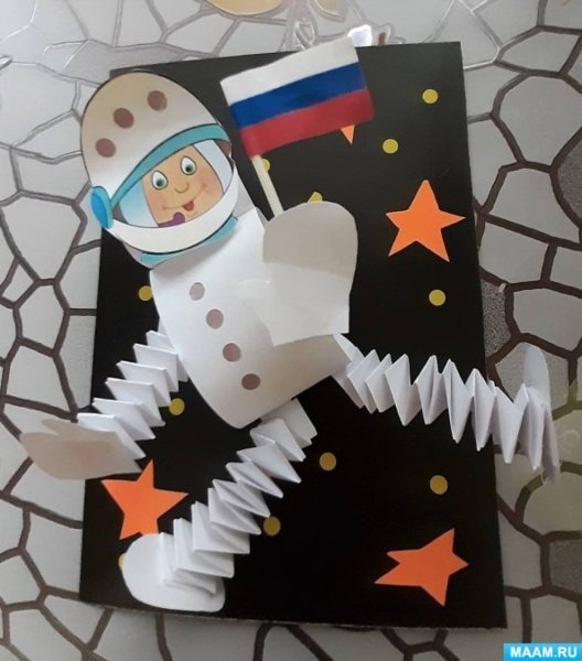 Поделки ко Дню космонавтики