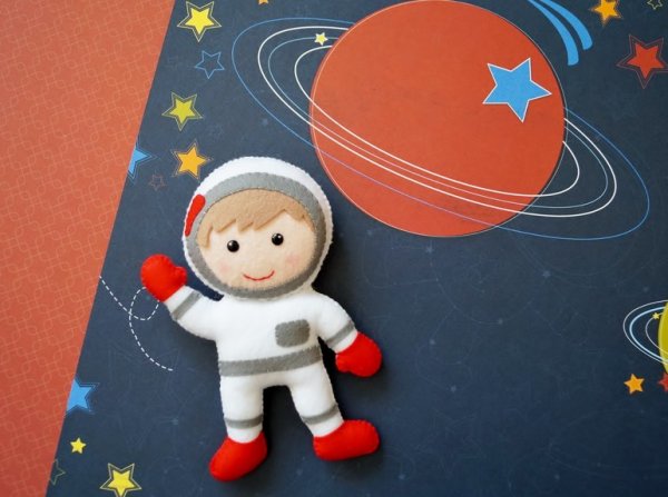 Поделка космонавт