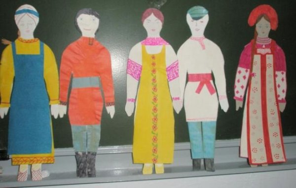 Народный костюм из бумаги