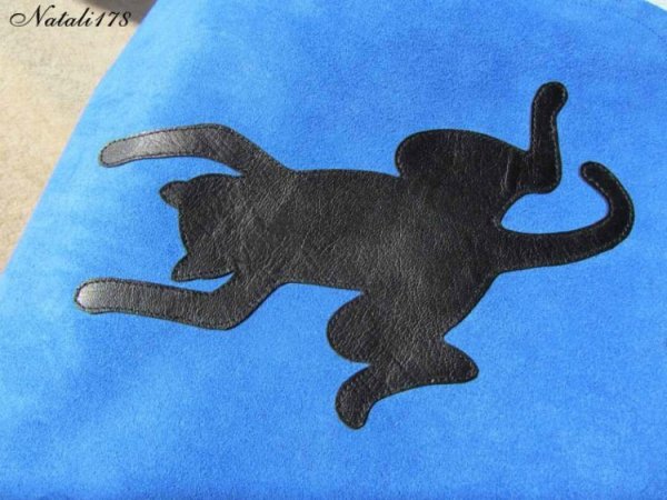 Одноцветная аппликация из ткани