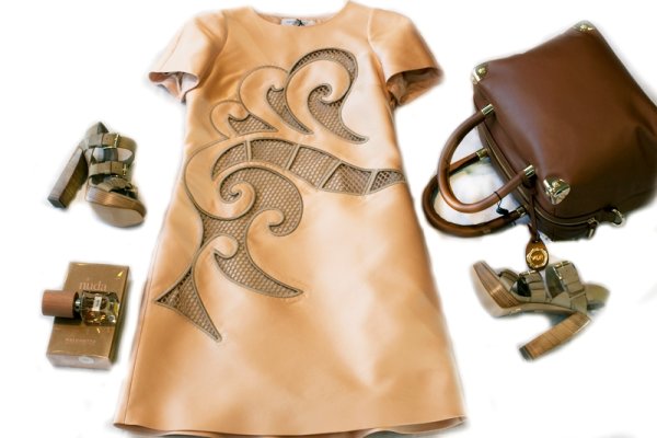 Аппликация из кожи на одежде