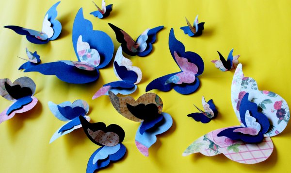 Бабочка из цветного картона