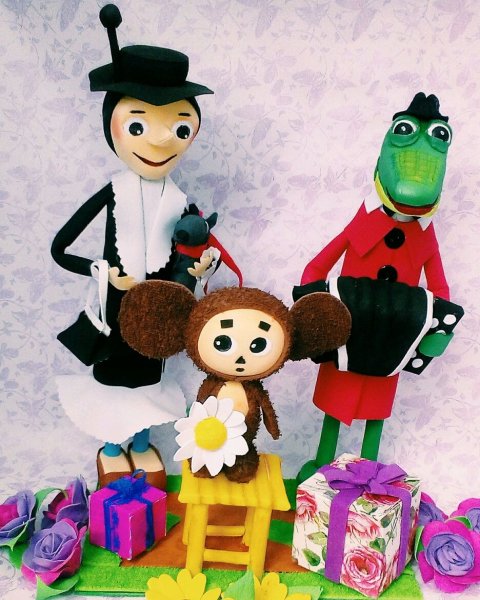 Мягкую игрушку крокодил Гена Чебурашка и Шапокляк