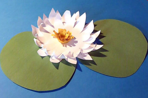 Кувшинка из картона