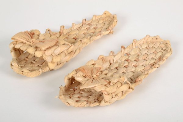 Лапти на прозрачном фоне