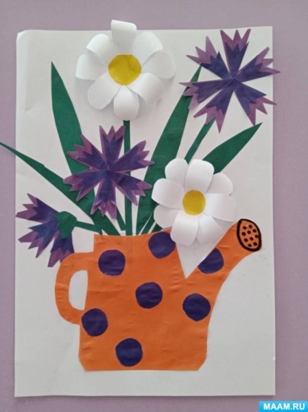 Аппликация лейка с цветами