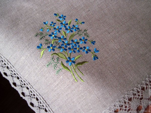 Салфетка льняная с вышивкой
