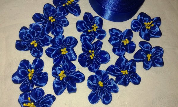 Незабудки из атласных лент