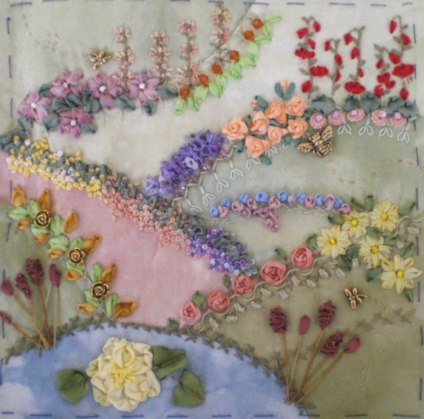 Панно с вышивкой лентами