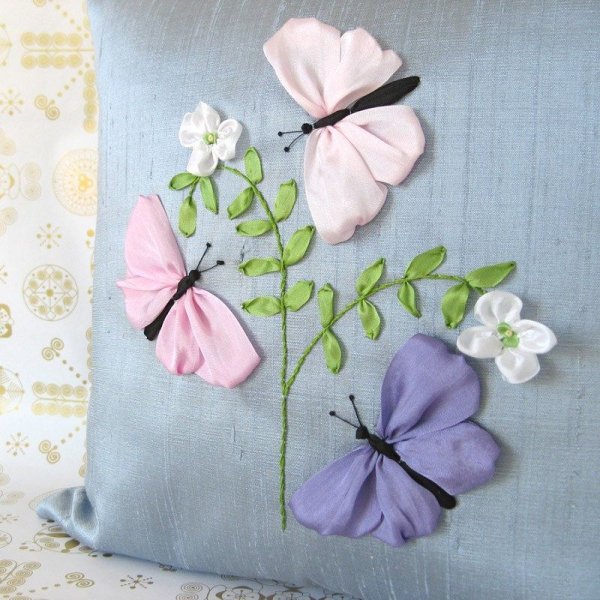 Объемная аппликация из ткани