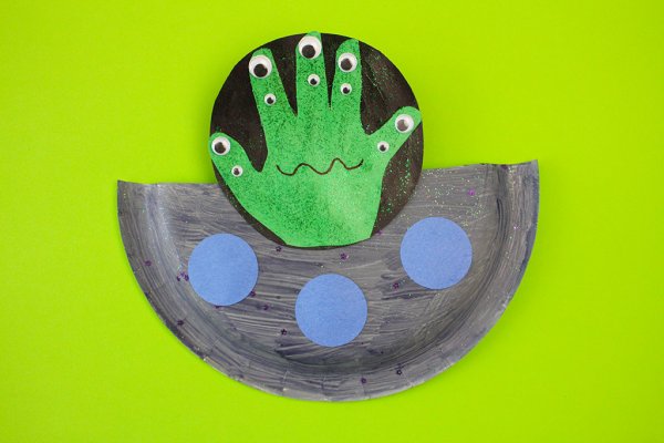 Инопланетянин из бумажной тарелки