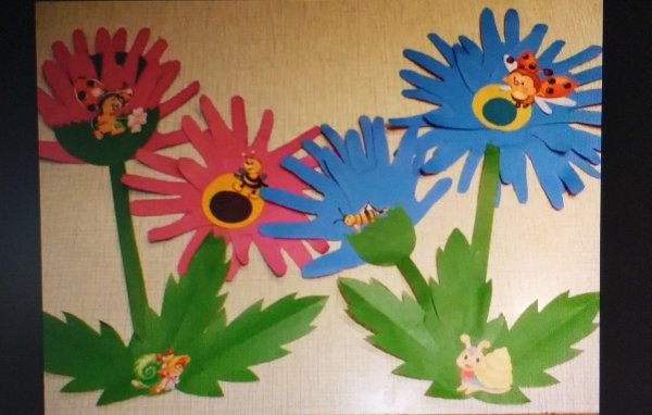 Цветы из ладошек